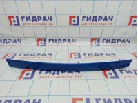 Накладка крышки багажника Chevrolet Cruze (J300) 94567058. Дефекты.