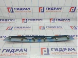 Накладка крышки багажника Chevrolet Cruze (J300) 94567058. Дефекты.