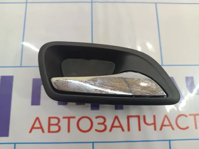 Ручка двери внутренняя правая Chevrolet Cruze (J300) 96952178. Дефект хрома.