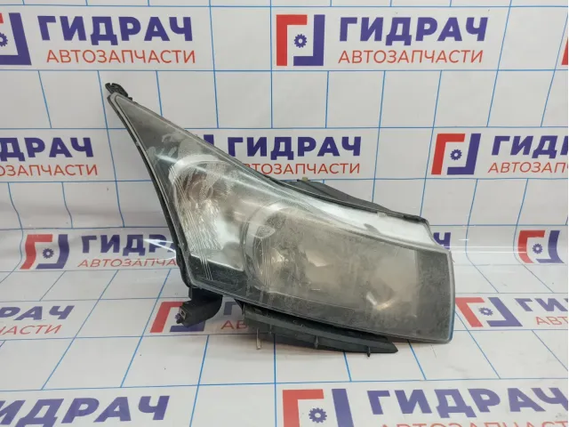 Фара правая Chevrolet Cruze (J300) 95956272. Дефекты.