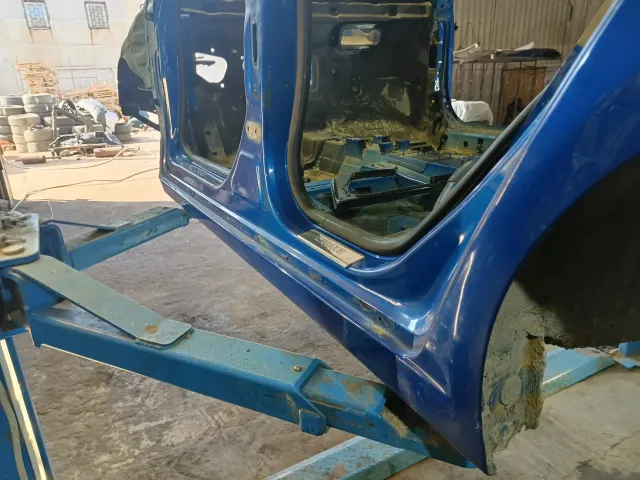 Порог со стойкой левый Chevrolet Cruze (J300) 95218139. Ремонтировался.