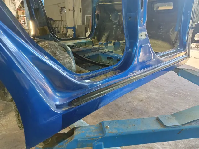 Порог со стойкой правый Chevrolet Cruze (J300) 96845049. Ремонтировался.