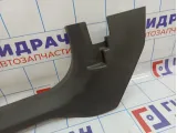 Накладка порога переднего левого внутренняя Chevrolet Cruze (J300) 95952074. Потертости.