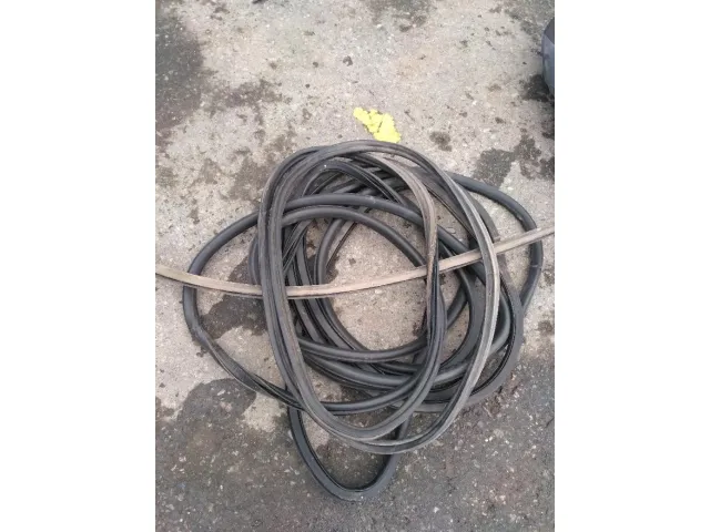 резинка уплотнительная хэтч шт Chevrolet Cruze 2010