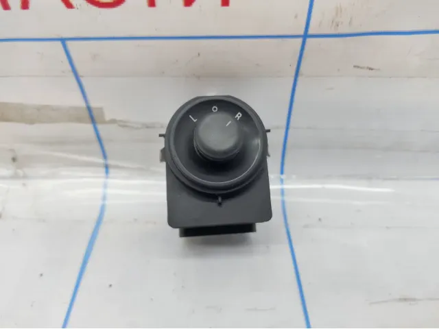 Переключатель регулировки зеркал Chevrolet Cruze 13272182.