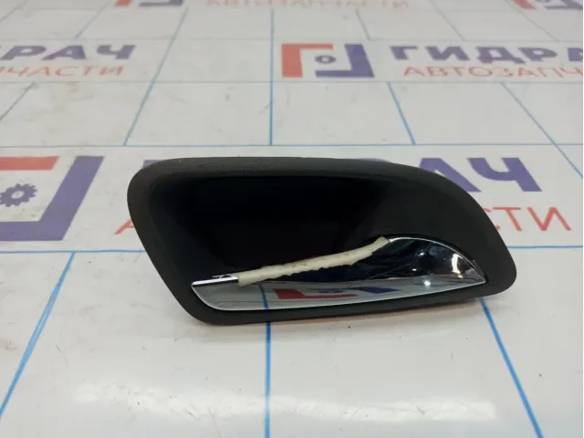 Ручка двери внутренняя правая Chevrolet Cruze 96952178. Дефект хрома.