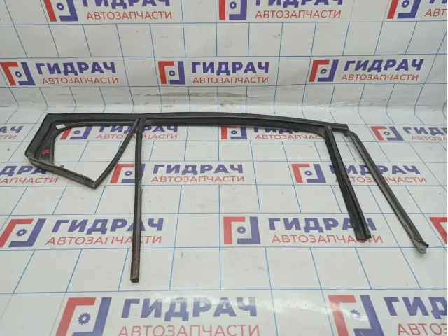Уплотнитель стекла двери заднего правого Chevrolet Cruze 42490957. Внутрениий.