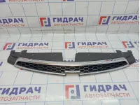 Решетка радиатора верхняя Chevrolet Cruze 95931767. Дефект хрома, сломаны крепления.