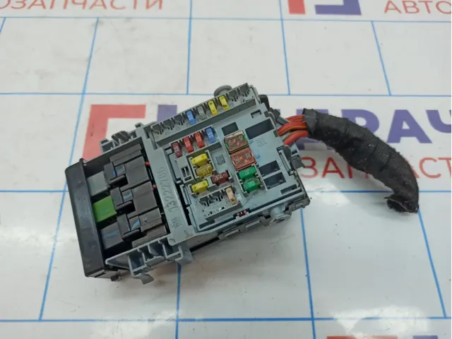 Блок предохранителей Chevrolet Cruze 13222786.