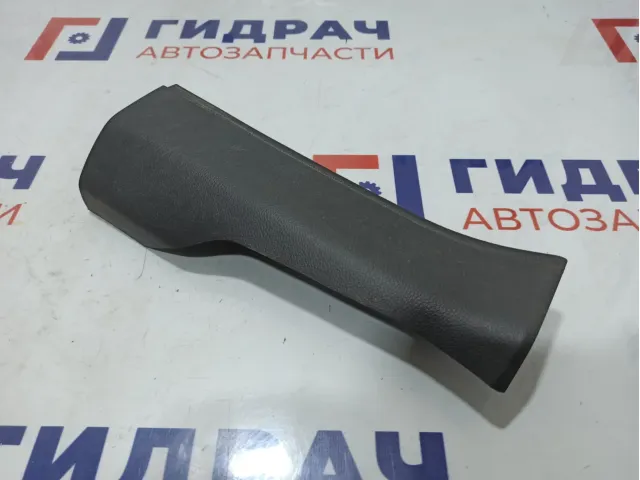Накладка порога заднего правого внутренняя Chevrolet Cruze 95213179. Потертости.