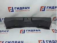 Обшивка багажника на заднюю панель Chevrolet Cruze 96954078. Дефект.Царапины.