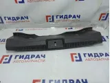 Обшивка багажника на заднюю панель Chevrolet Cruze 96954078. Дефект.Царапины.