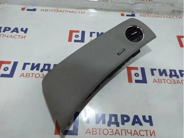 Накладка декоративная на торпедо правая Chevrolet Cruze 95488531. Требуется химчистка.