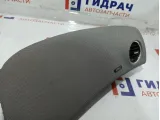 Накладка декоративная на торпедо правая Chevrolet Cruze 95488531. Требуется химчистка.