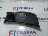 Накладка декоративная на торпедо правая Chevrolet Cruze 95488531. Требуется химчистка.