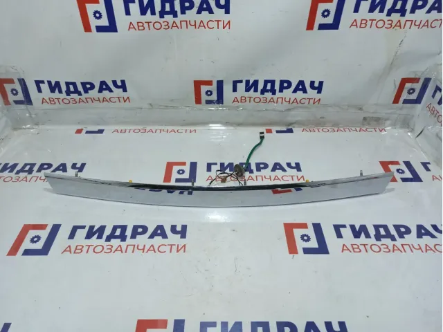 Накладка крышки багажника Chevrolet Cruze 96888802. Не работает кнопка.Дефект хрома.