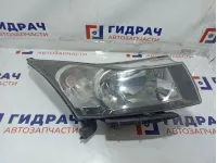 Фара правая Chevrolet Cruze 95956272. Потертости.