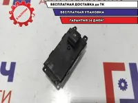 Кнопка стеклоподъемника переднего правого Chevrolet Cruze 13305370.