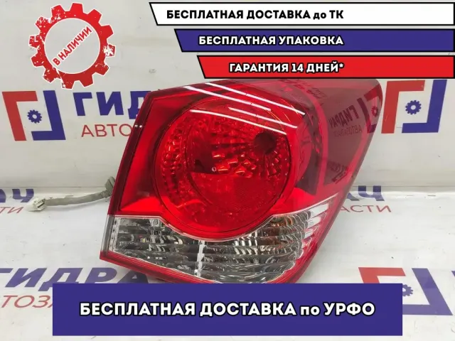Фонарь задний наружный правый Chevrolet Cruze 95039731. Дефект крепления.
