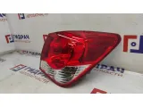 Фонарь задний наружный правый Chevrolet Cruze 95039731. Дефект крепления.