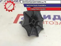 Болт крепления запасного колеса Chevrolet Cruze 13132390.