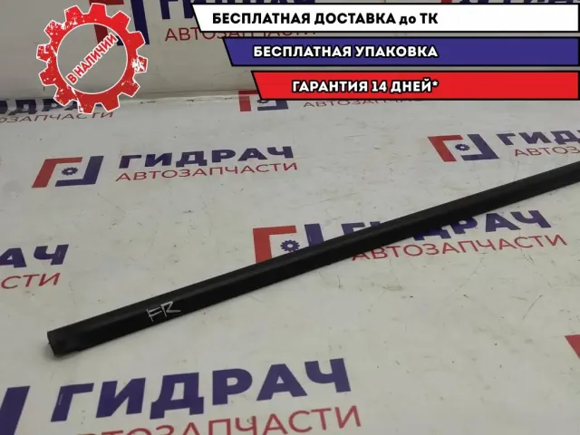 Накладка стекла переднего правого Chevrolet Cruze 95040060.