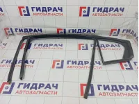 Уплотнитель стекла заднего левого Chevrolet Cruze 42490956