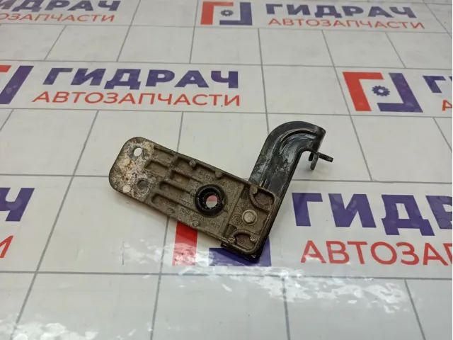 Кронштейн радиатора Chevrolet Cruze