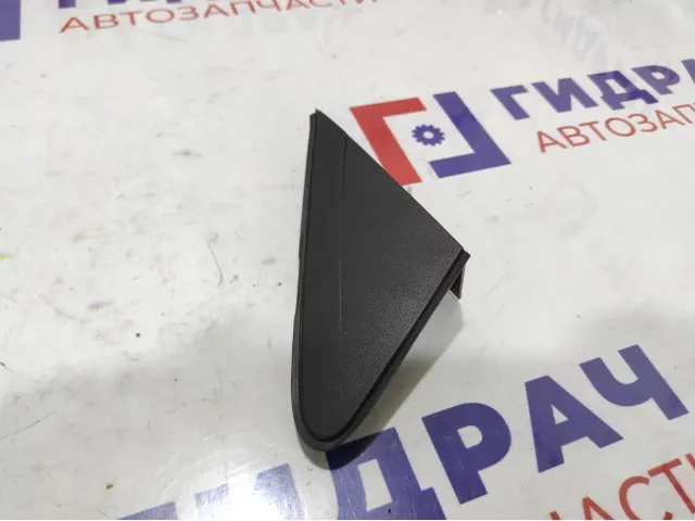Накладка переднего крыла левого Chevrolet Cruze 95486483. Дефект.Уголок.