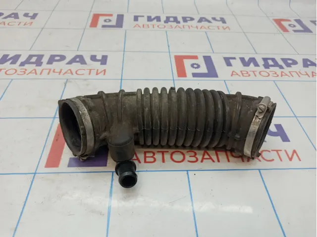 Патрубок воздушного фильтра Chevrolet Cruze 13313347. Дефект.