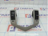 Накладка торпедо центральня Chevrolet Cruze 95199536. С дефлекторами. Сломано крепелние.