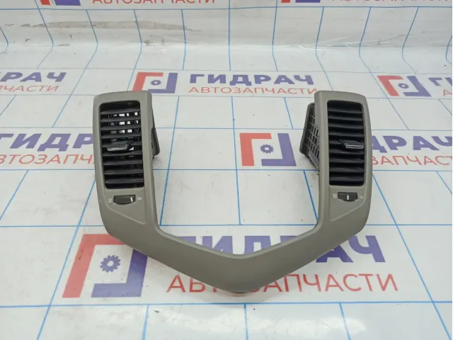 Накладка торпедо центральня Chevrolet Cruze 95199536. С дефлекторами. Сломано крепелние.