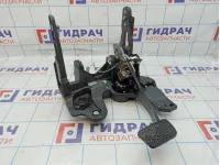 Педаль тормоза Chevrolet Cruze 13331972.