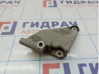 Кронштейн генератора нижний Chevrolet Cruze 96352142.