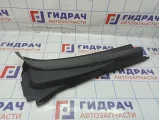 Решетка стеклооч. (планка под лобовое стекло) правая Chevrolet Cruze 95023020.