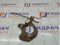 Скоба суппорта заднего левого Chevrolet Cruze 13345403.