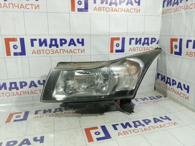 Фара левая Chevrolet Cruze 95137775
