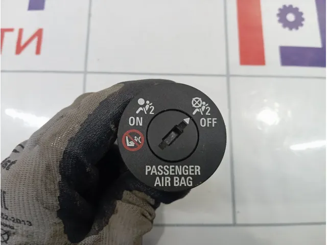 Выключатель AIR BAG Chevrolet Cruze 13577258