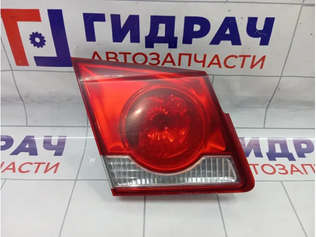 Фонарь задний внутренний левый Chevrolet Cruze 95130772