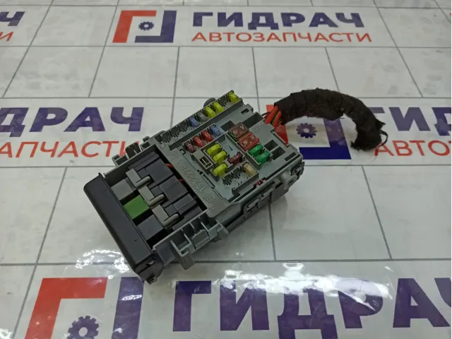 Блок предохранителей Chevrolet Cruze 13222786