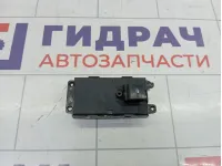 Кнопка стеклоподъемника правая Chevrolet Cruze 13305370