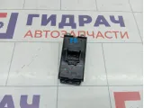 Кнопка стеклоподъемника правая Chevrolet Cruze 13305370