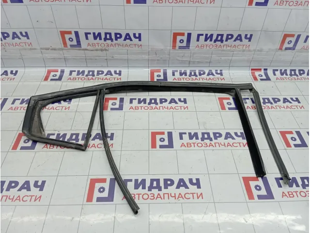 Уплотнитель стекла двери задней правой Chevrolet Cruze 42490957