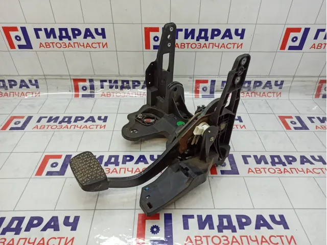 Педаль тормоза Chevrolet Cruze 13400079