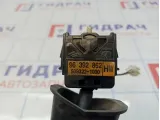 Переключатель поворотов подрулевой Chevrolet Lacetti (J200) 96392862. Потертость.