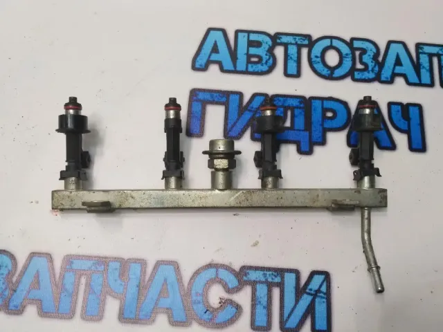 Рейка топливная Chevrolet Lacetti 2007 96487556 Отличное состояние. С форсунками 96487557.