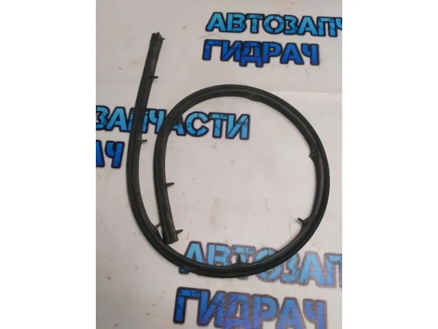 Уплотнитель на решетку стеклоочистителей Chevrolet Lacetti 2007 96544503 Отличное состояние.