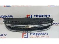 Решетка радиатора Chevrolet Lacetti 96547250. Сломано крепление, трещина.
