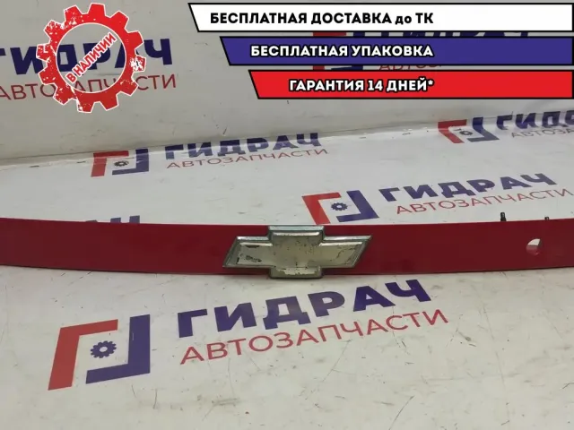 Накладка двери багажника Chevrolet Lacetti 96545762. HB, Сломано крепление.