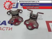 Петли двери передней левой Chevrolet Lacetti . На одной люфт.